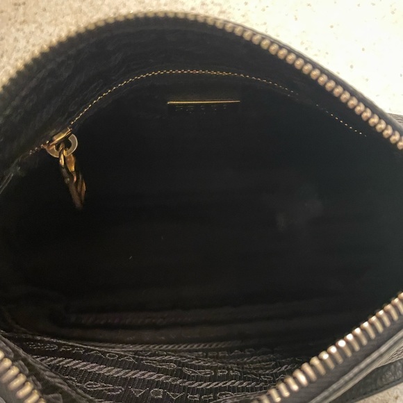Prada small bag - Picture 10 of 16